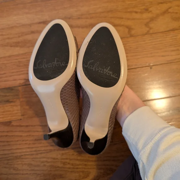 NEW Salvatore Ferragamo Pumps - Picture 4 of 5